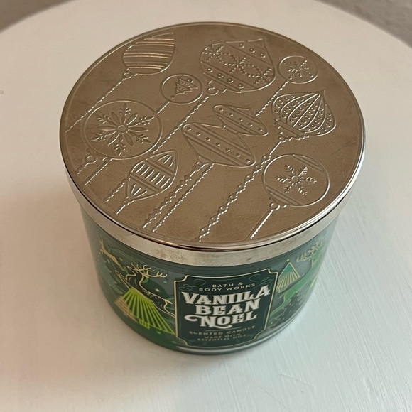 NWT: Bath and Body Works Vanilla Bean Noel Candle - Picture 4 of 6
